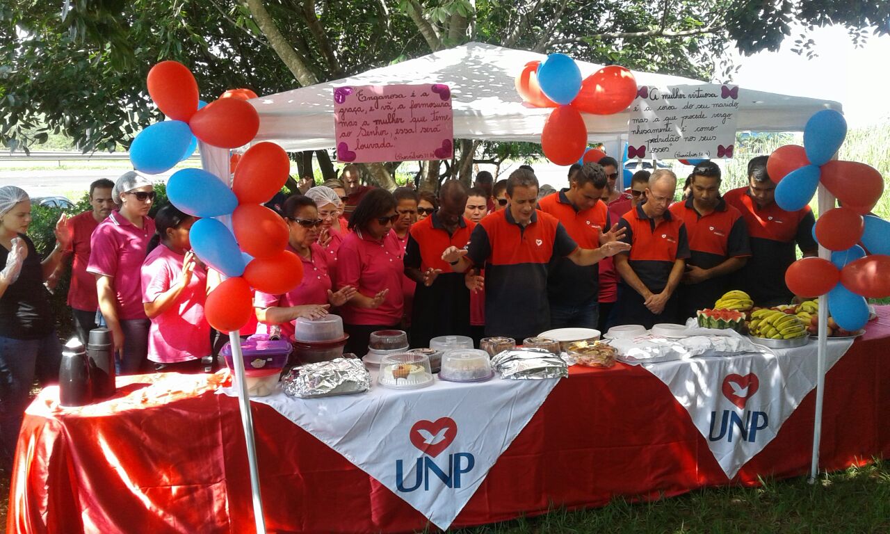 Imagem de capa - Familiares de detentos recebem doação de 360 pares de sapatos